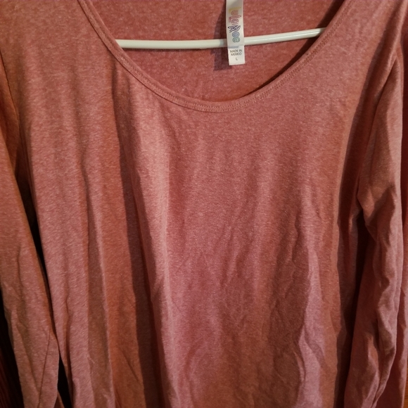 LuLaRoe long-sleeved pink top.  Size Large - Picture 2 of 6